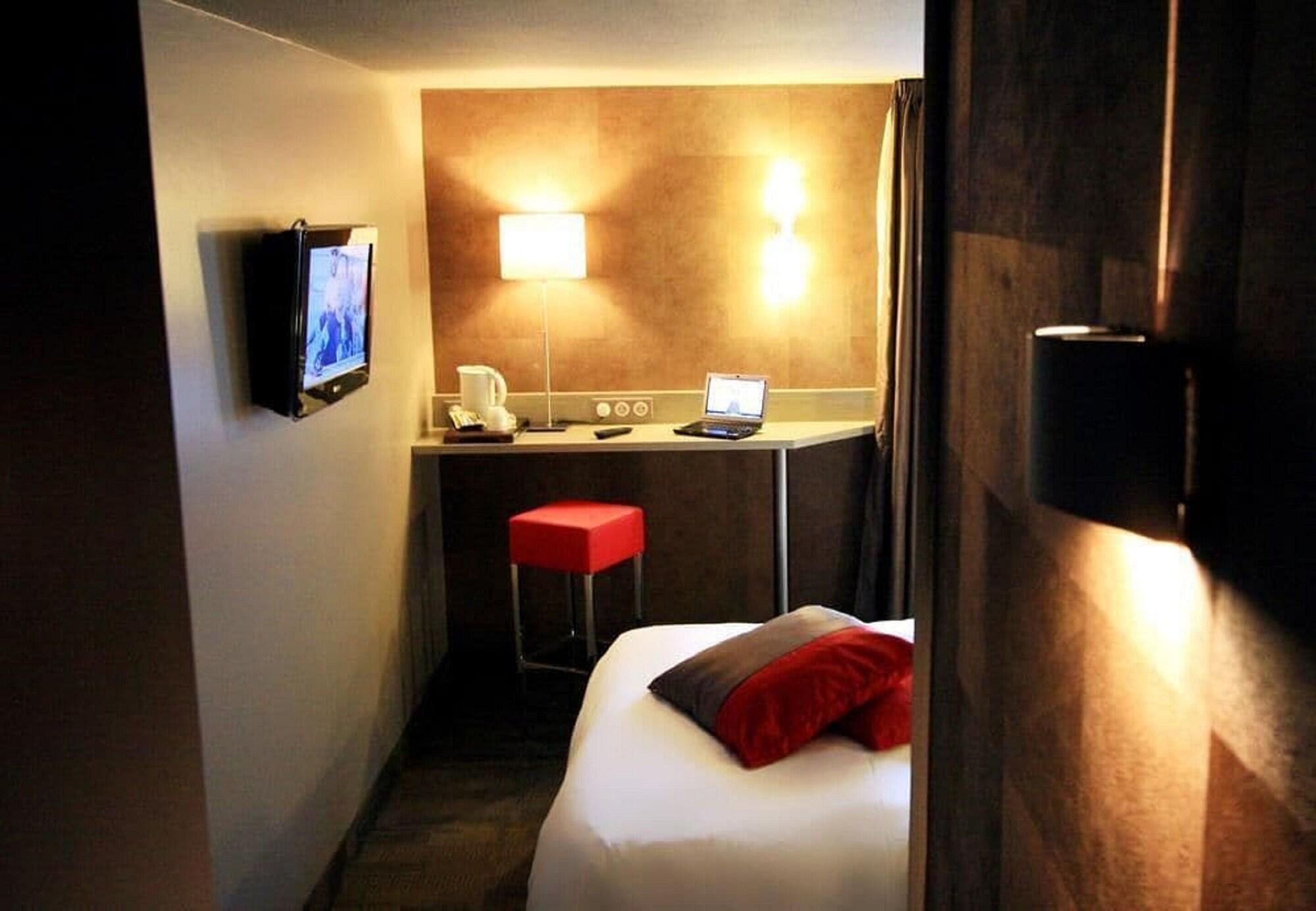 Best Western L'Atelier 117 Maubeuge Room photo